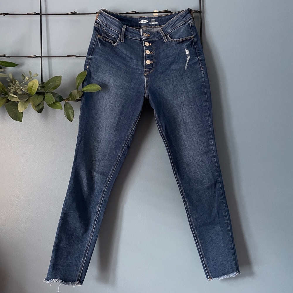 Old Navy High-Waisted Distressed Rockstar Skinny Jeans (size 6)